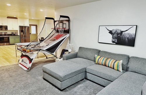 Mapleton Apartment | Modern Mapleton Get-a-way