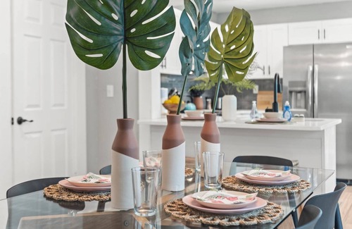 Tampa House | Modern Meets Tropical - Beautiful, Updated Pet Friendly 3BD Pool Home with Outdoor Living Space