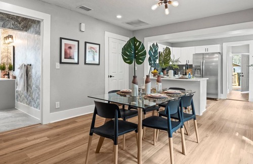 Tampa House | Modern Meets Tropical - Beautiful, Updated Pet Friendly 3BD Pool Home with Outdoor Living Space