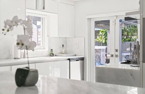 Miami Gardens House | Modern Miami Oasis: 4BR, Spa, Pool & Games