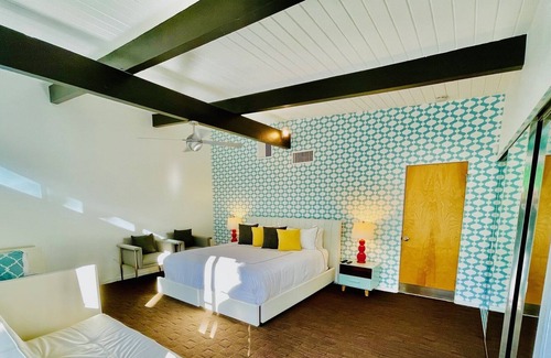 Vista Las Palmas House | Modern Mid-Century in Vista Las Palmas. Perfect for families. Dogs ok