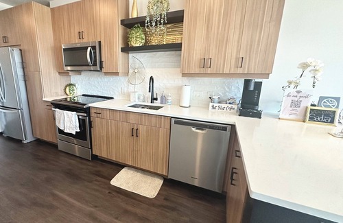 Westside Condo | Modern Midtown Getaway Near Stadium & Dining