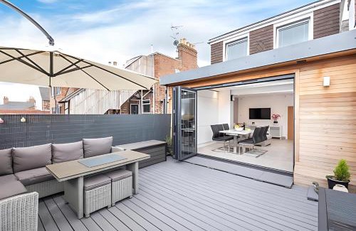 Heworth Apartment | Modern Minimalist 3-Bed Duplex Apartment in York I Pass The Keys