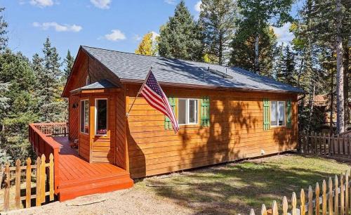 Florissant House | Modern Mountain Cabin, Fireplace, Deck with Deer Views, Near Wolf Center