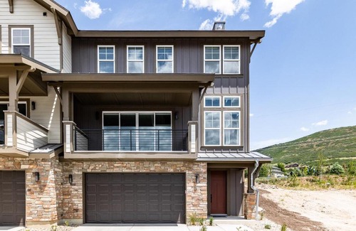 Deer Mountain House | Modern Mountain Retreat