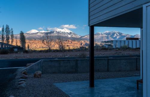 Moab South Valley House | Modern mountain view house with private hot tub!