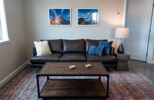 Moab South Valley House | Modern mountain view house with private hot tub!