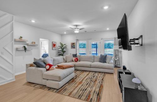 Normal House | Modern Nest - Huntsville Hideaway home