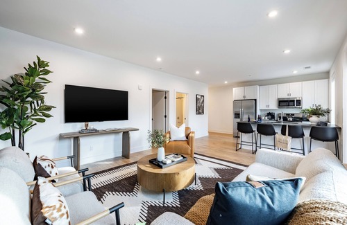 Nashville House | Modern New Build Minutes from Midtown, Dining & Live Music | The Heights