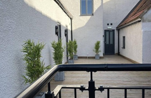 Worksop Apartment | Modern newly refurnished apartment in the heart of Sherwood Forest- Worksop Nottinghamshire