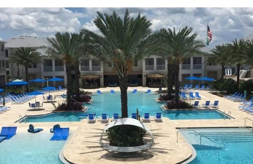 Southside Apartment | Modern Oasis, 70in SmartTV, KING Bed near Beaches