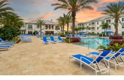 Southside Apartment | Modern Oasis, 70in SmartTV, KING Bed near Beaches