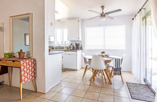 Joshua Tree House | Modern Oasis. Close to National Park, Views, FirePit, Family & Pet Friendly