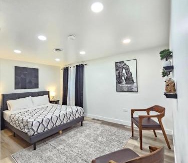 Gurnee Villa | Modern Oasis: Gurnee Getaway