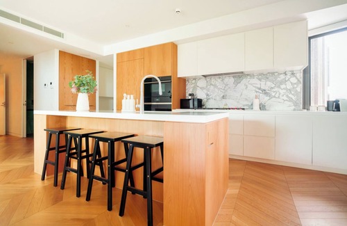 New Farm Apartment | Modern Oasis in New Farm l Walk to River and Cafes