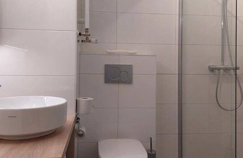 Wijk aan Zee Hotel | Modern Oasis Retreat Perfect for Scenic Walks and Cycling - Steps from Beach