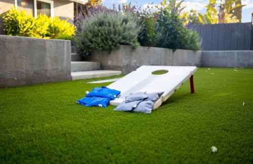 Peacock Villa | Modern Oceanside Stay with Yard & Laidback Vibes