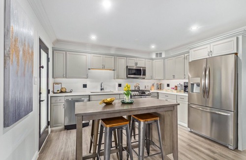 Cox Heights House | “Modern” Old Town Scottsdale, Resort Style yard, Baja HEATED Pool Hot Tub, BBQ