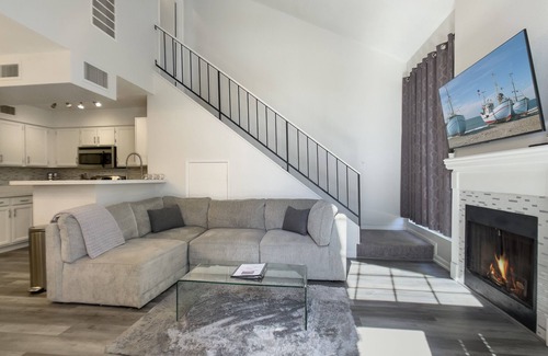 Mesa Grande House | Modern on May-2 miles to ASU-Tempe/Mesa border Walk to Sloan Park! Pet Friendly