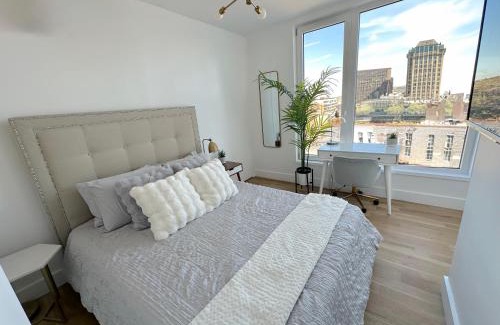 Williamsburg Apartment | Modern One Bedroom - Large Private Terrace - Luxury Building - Williamsburg