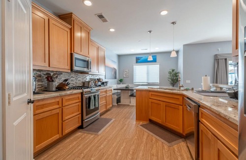 El Cajon House | Modern Paradise of East County-4BR-Jacuzzi