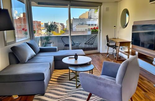 Nunez Apartment | Modern Penthouse Private Rooftop BBQ & City Views