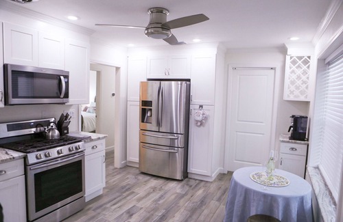 Fort Walton Beach House | Modern pet-friendly home 5 minutes from Okaloosa Island and beach.