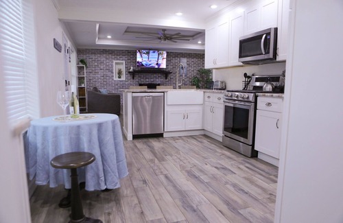Fort Walton Beach House | Modern pet-friendly home 5 minutes from Okaloosa Island and beach.