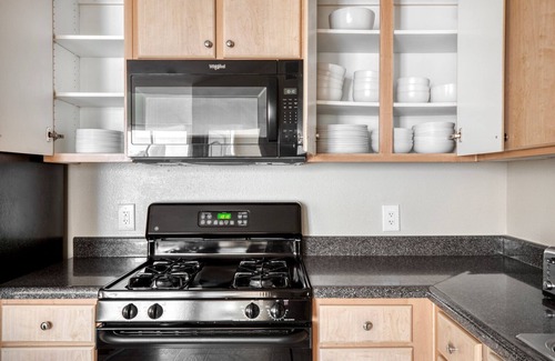 Los Angeles Apartment | Modern Playa Vista 2BR w/W/D, Pool & Gym, nr 405, by Blueground