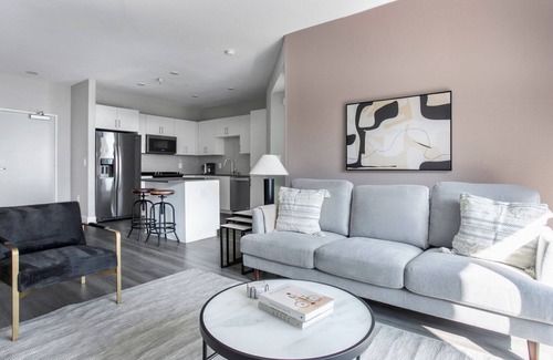 Los Angeles Apartment | Modern Playa Vista 2BR w/Pool, Gym & W/D, nr 405, by Blueground