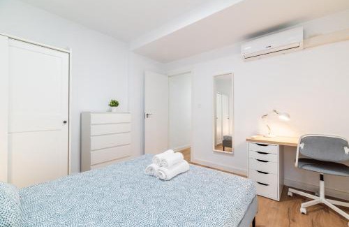 Plaza de Toros-Doctores-San Lazaro Apartment | Modern Plaza de Toros Apartment with Free Parking