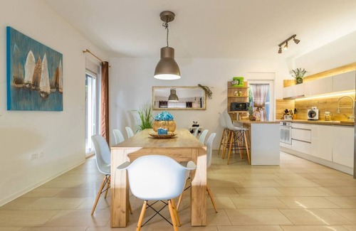 Selce Villa | Modern pool villa near the beach!