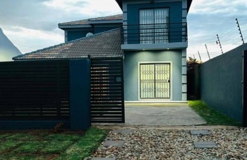 Greater Johannesburg Metropolitan Area Apartment | Modern, quiet property, wi-fi, no sharing bath safe parking near, entertainment