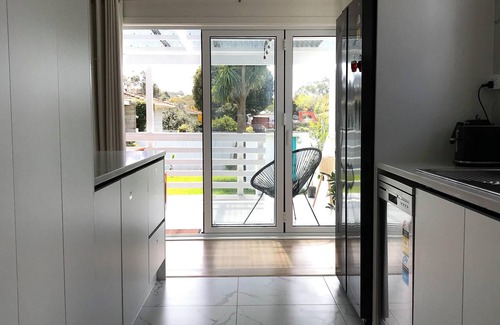 Onehunga House | Modern, recently renovated private house with parking in Auckland