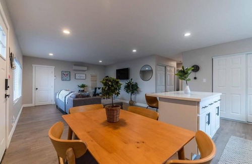 Sacramento House | Modern Remodeled Home * GYM *1 Mile to Downtown