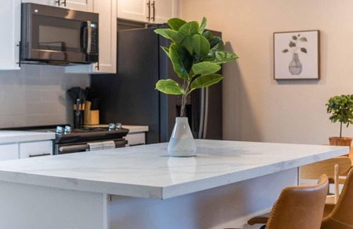 Sacramento House | Modern Remodeled Home * GYM *1 Mile to Downtown