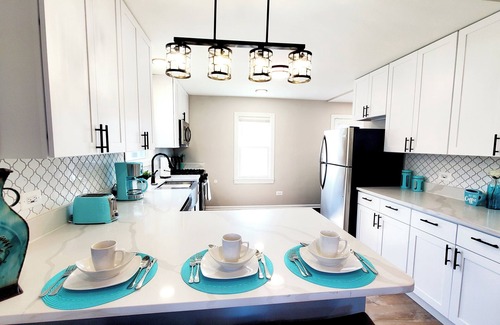 St. Charles House | Modern Remodeled Quiet 4 Bedroom 2 Bathroom Home in the heart of St. Charles