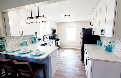 St. Charles House | Modern Remodeled Quiet 4 Bedroom 2 Bathroom Home in the heart of St. Charles