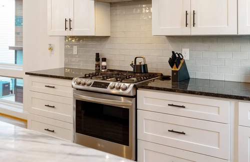 Third Ward Condo | Modern Rooftop Terrace with 3King beds only 12min walk to BoA stadium.