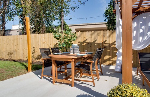 Whitemarsh Island House | Modern Rustic Home Central to Savannah and Tybee