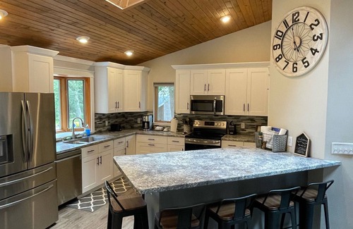 St Germain Cabin | Modern Rustic Lake House- - ON SITE PONTOON RENTAL available!