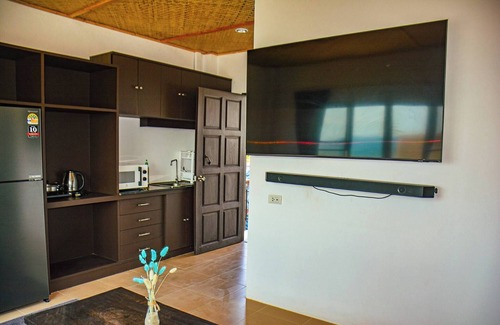 Thong Sala Apartment | Modern Rustic Seaview 1 bedroom Retreat with Free Coworking