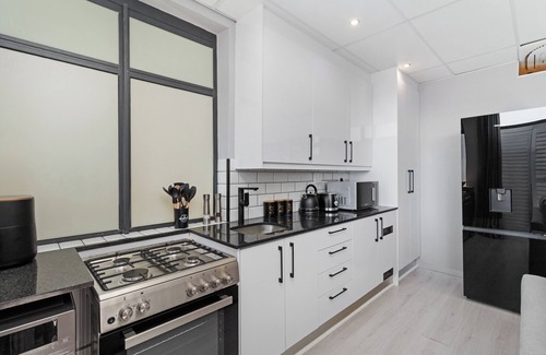 Big Bay Apartment | Modern Seaside Apartment with Beach Access