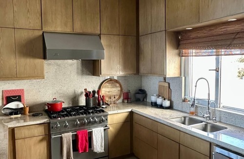 Vinorama Villa | Modern Secluded Oceanfront Whale Watch in Infinity Pool Surfing Paradise