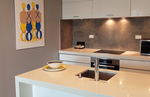 Bilgola Plateau Apartment | Modern self contained apartment with beautiful views over Pittwater.