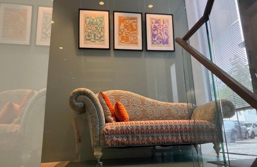 Holland Park Apartment | Modern self-contained Ground and Basement studios