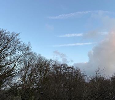 Upholland Apartment | Modern, sleeps 5, parking, semi rural, Upholland