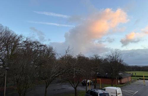 Upholland Apartment | Modern, sleeps 5, parking, semi rural, Upholland