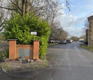 Upholland Apartment | Modern, sleeps 5, parking, semi rural, Upholland