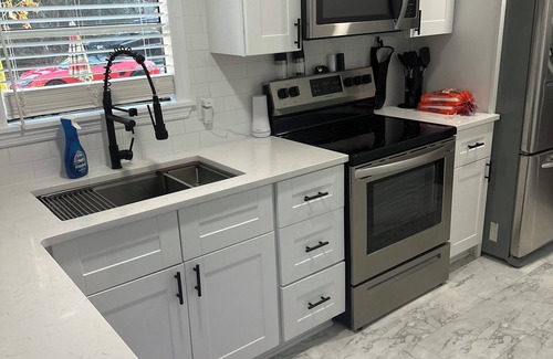 Industrial House | Modern smart space . One bedroom newly renovated one bedroom one shower elite